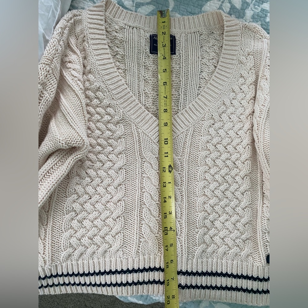 ABERCROMBIE - Cable-Knit V-Neck Cream Sweater - Size M - Picture 6 of 6